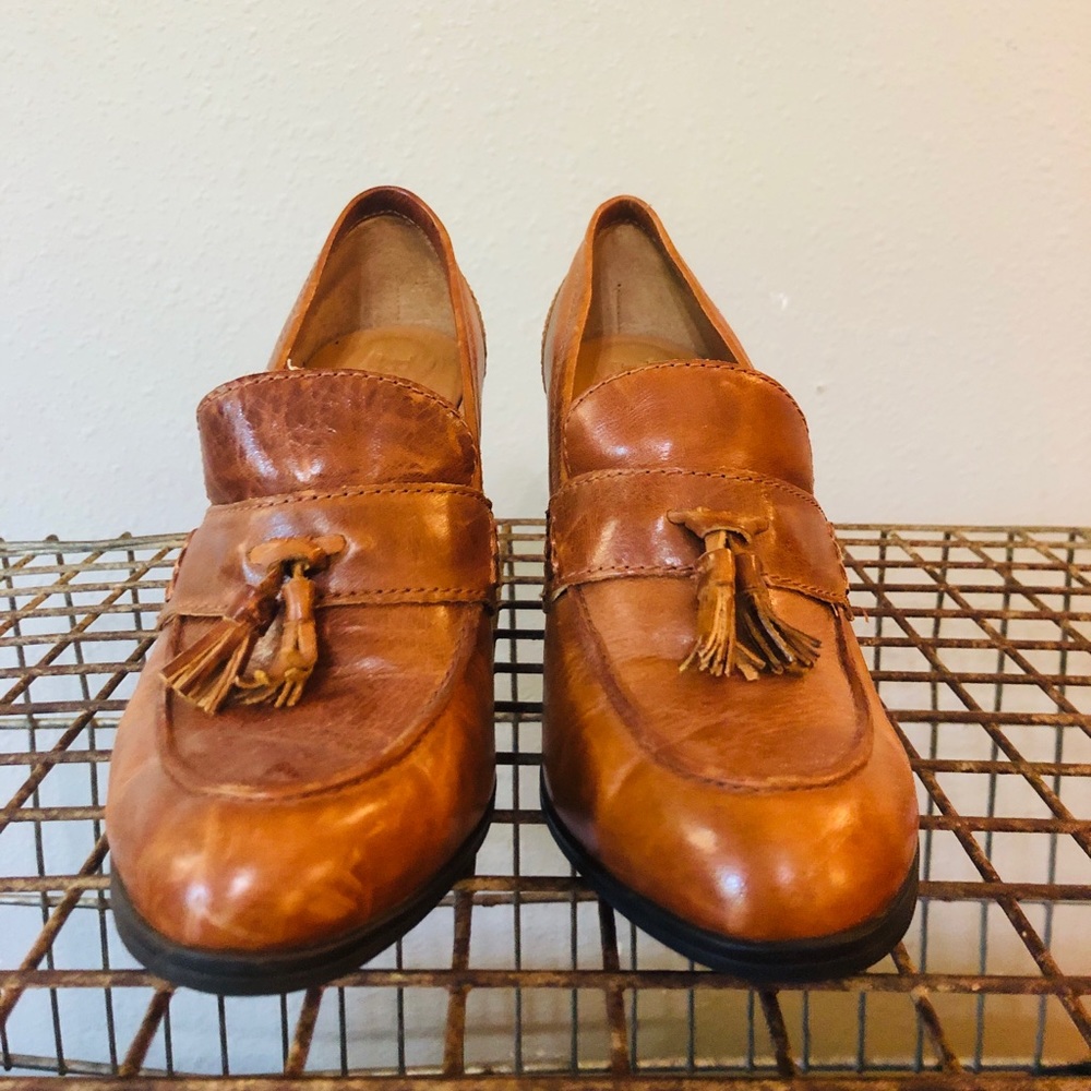 BORN Brown Tan Cognac Heels with Tassels sz 7